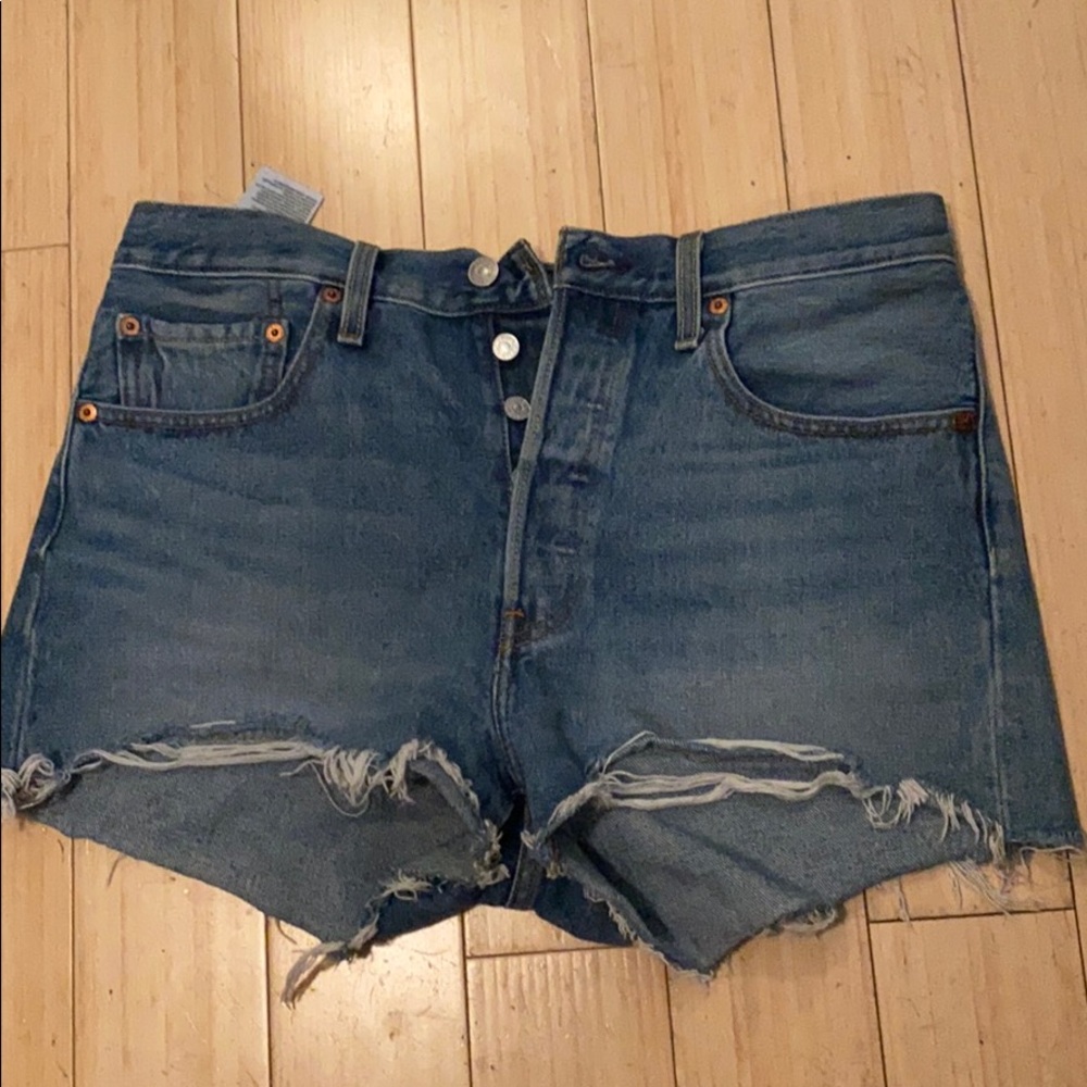Levi’s shorts - Picture 2 of 3